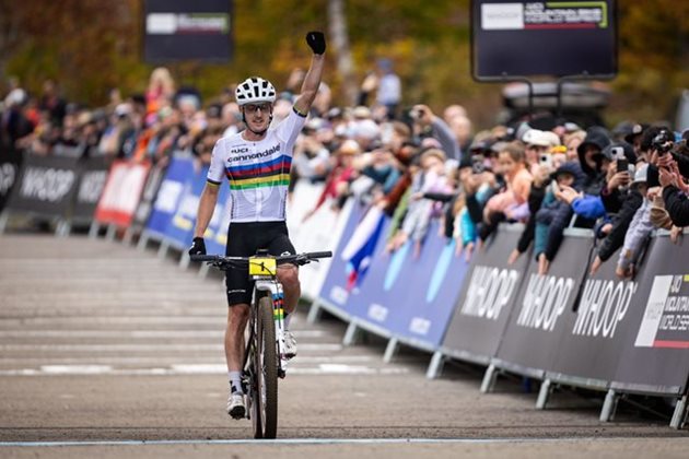 Závěrečný boj v Mont-Sainte-Anne: Hatherly a Lecomte zářili, Cink 16.