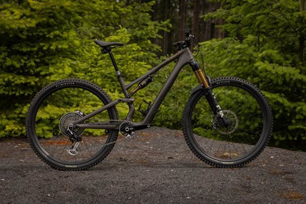 Specialized představil nového Stumpjumpera 15 s novým tlumičem Fox Genie