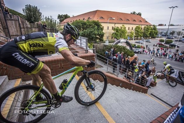 Foto: Mercedes-Benz Bike Cup Gočárovy schody 2016