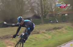 Video: Pád Gerainta Thomase na Gent - Wevelgem 